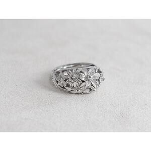 Vintage Crown Trifari Cluster Flower Ring Silver Tone Brushed Adjustable